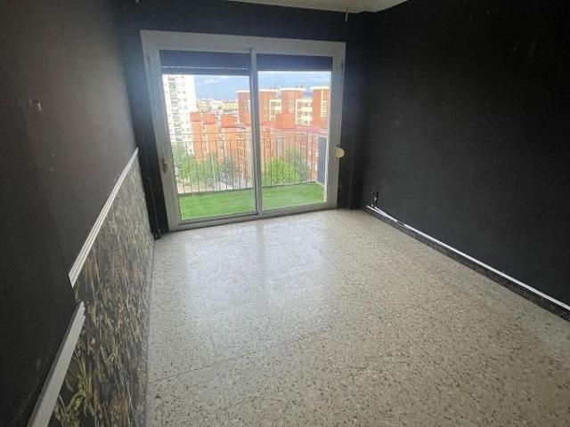 Piso en venta en Hospitalet de Llobregat, L´, de 56 m² 3 habitaciones por 240.000