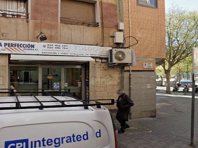 Piso en venta en Hospitalet de Llobregat, L´, de 57 m² 3 habitaciones por 133.000