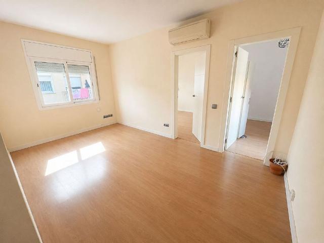 Piso en venta en Hospitalet de Llobregat, L´, de 57 m² 3 habitaciones por 255.000