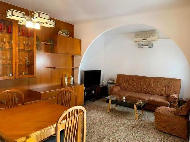 Piso en venta en Hospitalet de Llobregat, L´, de 58 m² 2 habitaciones por 235.000
