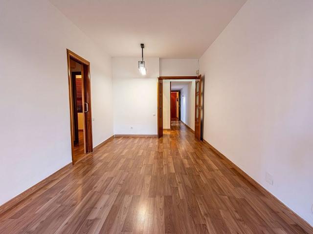 Piso en venta en Hospitalet de Llobregat, L´, de 58 m² 2 habitaciones por 239.000