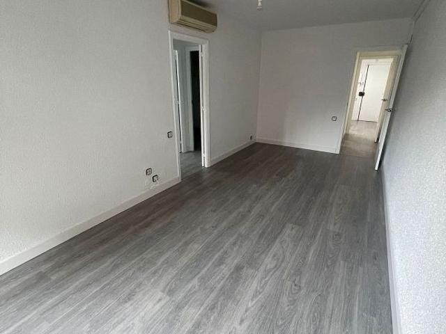 Piso en venta en Hospitalet de Llobregat, L´, de 59 m² 3 habitaciones por 285.000