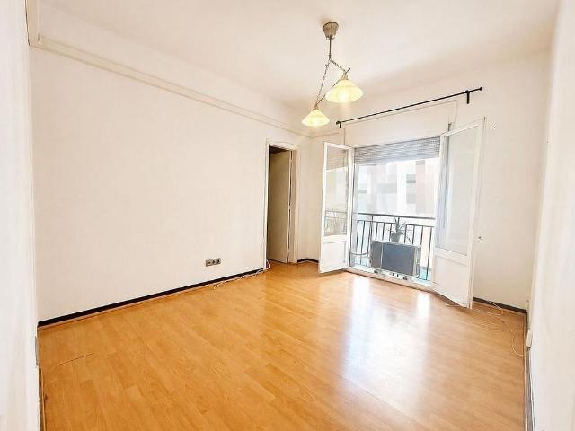 Piso en venta en Hospitalet de Llobregat, L´, de 5 m² 2 habitaciones por 180.000