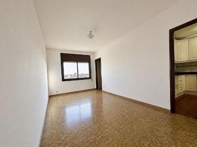 Piso en venta en Hospitalet de Llobregat, L´, de 63 m² 3 habitaciones por 235.000