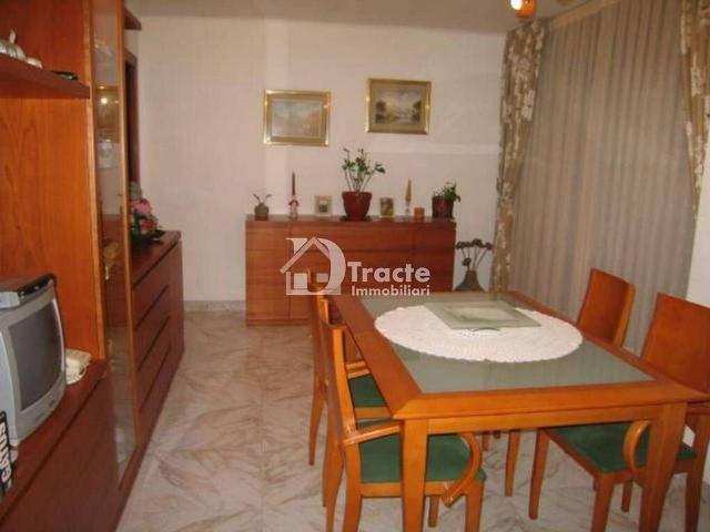 Piso en venta en Hospitalet de Llobregat, L´, de 65 m² 4 habitaciones por 239.000