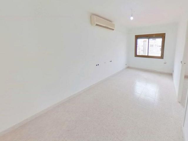 Piso en venta en Hospitalet de Llobregat, L´, de 65 m² 3 habitaciones por 167.000