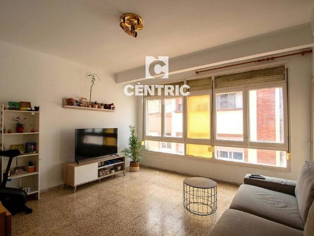 Piso en venta en Hospitalet de Llobregat, L´, de 68 m² 4 habitaciones por 218.000