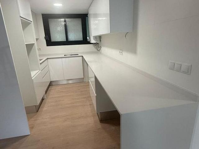 Piso en venta en Hospitalet de Llobregat, L´, de 74 m² 3 habitaciones por 215.000