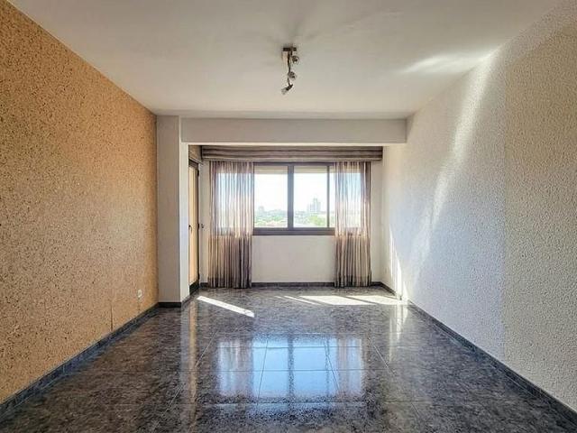Piso en venta en Hospitalet de Llobregat, L´, de 87 m² 4 habitaciones por 300.000