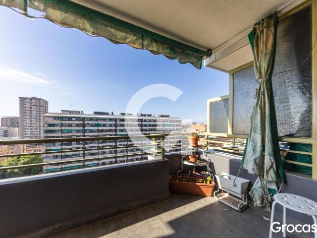 Piso en venta en Hospitalet de Llobregat L´, La Florida. EN PLAZA LIBERTAD Y CON VISTAS DESPEJADAS. Pisos Hospitalet de Llobregat.