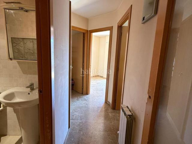 Piso en venta en Hospitalet de Llobregat L´, La Torrassa. Amplio piso de 114 m2 con 3 balcones, 3 dormitorios y 2 baños Luminoso, exterior y listo para personalizar!. Pisos Hospitalet de Llobregat.