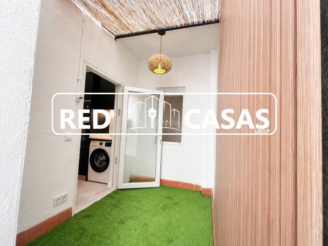 Piso en venta en Hospitalet de Llobregat L´, La Torrassa. Entresuelo en venta con patio privado totalmente reformado. Pisos Hospitalet de Llobregat.