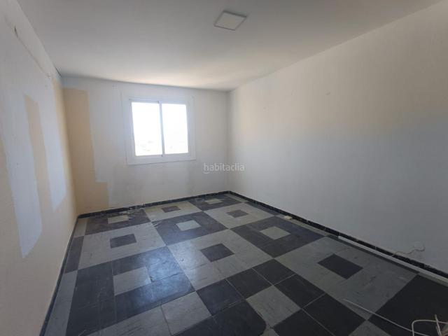 Piso en venta en Hospitalet de Llobregat L´, La Torrassa. OPORTUNIDAD! ATICO CON ASCENSOR A REFORMAR. Pisos Hospitalet de Llobregat.