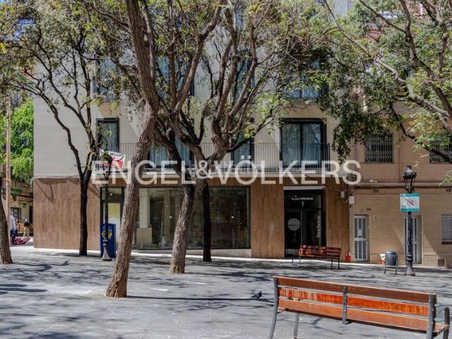 Piso en venta en Hospitalet de Llobregat L´, La Torrassa. Piso amueblado a estrenar con balcón en Collblanc. Pisos Hospitalet de Llobregat.