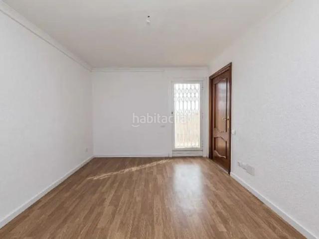 Piso en venta en Hospitalet de Llobregat L´, Les Planes. Hospitalet de Llobregat l, Barcelona. EN RENTABILIDAD se vende alquilado, no se puede visitar ni hipotecar. Pisos Hospitalet de.