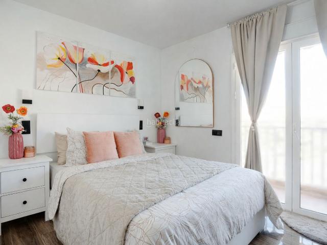Piso en venta en Hospitalet de Llobregat L´, Sanfeliu. Can Boixeres. Piso de 66 m2, 5ª planta real con ascensor, totalmente exterior y muy luminoso. 2 habitaciones dobles, 2 balcones, A. Pisos.