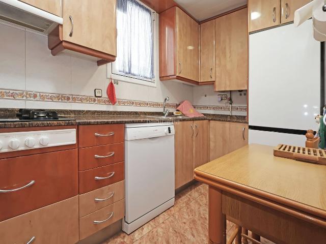 Piso en venta en Hospitalet de Llobregat L´, Sanfeliu. PISO LISTO PARA ENTRAR A VIVIR EN CAN BOIXERES. Pisos Hospitalet de Llobregat.