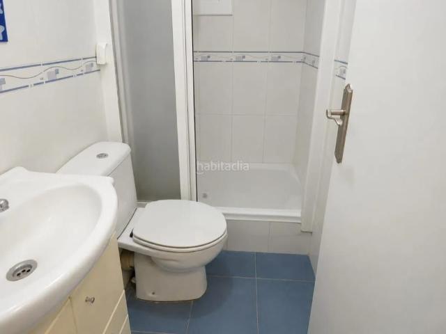 Piso en venta en Hospitalet de Llobregat L´, Sant Josep. Este piso de 62 m2 construidos y 55 m2 útiles representa una excelente oportunidad para quienes desean crear un hogar a su medida. Pisos.