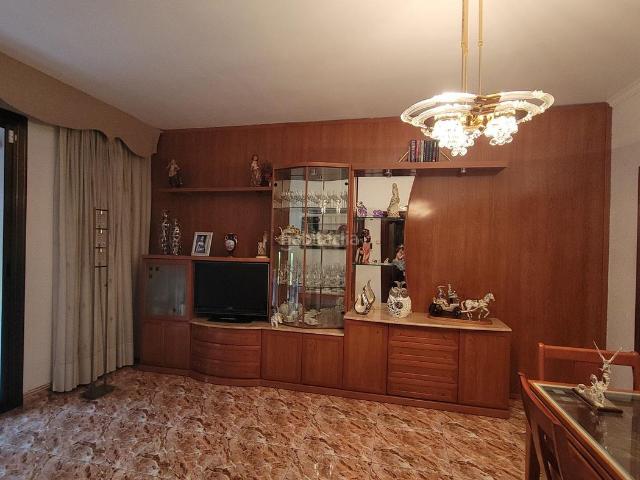 Piso en venta en Hospitalet de Llobregat L´, Sant Josep. Oportunidad única en Sant Josep! Amplio piso de 4 hab. junto a La Farga. Pisos Hospitalet de Llobregat.