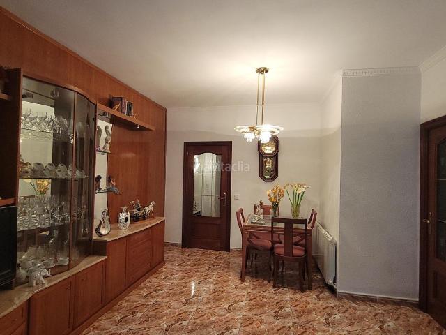 Piso en venta en Hospitalet de Llobregat L´, Sant Josep. Piso amplio, con 4 habitaciones al lado de La Farga. Pisos Hospitalet de Llobregat.