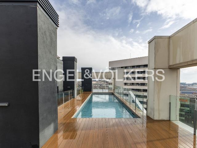 Piso en venta en Hospitalet de Llobregat L´, Santa Eulàlia. Apartamento premium en Plaça Europa tranquilidad, confort y piscina. Pisos Hospitalet de Llobregat.