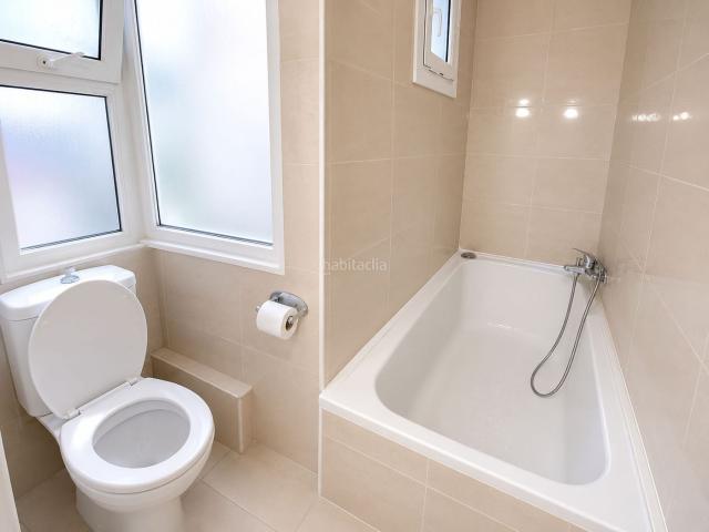 Piso en venta en Hospitalet de Llobregat L´, Santa Eulàlia. DOS BALCONES DOS HABTIACIONES. Pisos Hospitalet de Llobregat.