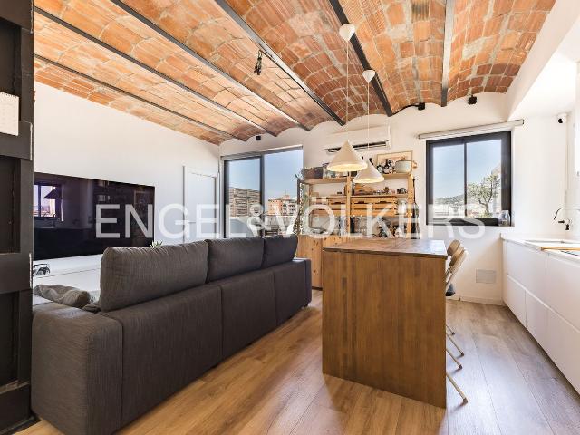 Piso en venta en Hospitalet de Llobregat L´, Santa Eulàlia. Exclusivo ático completamente reformado en Santa Eulàlia. Pisos Hospitalet de Llobregat.