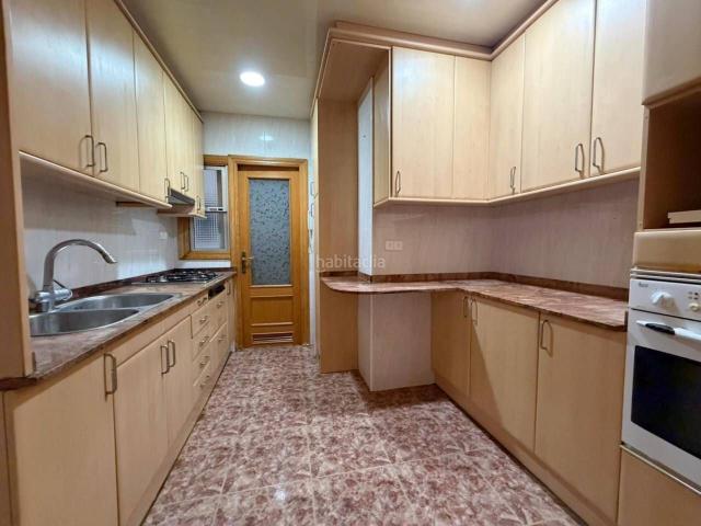 Piso en venta en Hospitalet de Llobregat L´, Santa Eulàlia. PISO EN VENTA CON BALCON EN LA MEJOR ZONA DE HOSPITALET. Pisos Hospitalet de Llobregat.