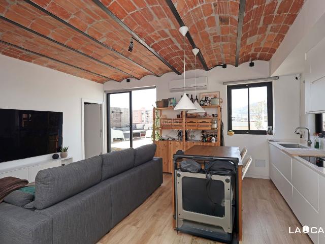 Piso en venta en Hospitalet de Llobregat L´, Santa Eulàlia. Piso reformado con terraza privada Listo para entrar a vivir. Pisos Hospitalet de Llobregat.