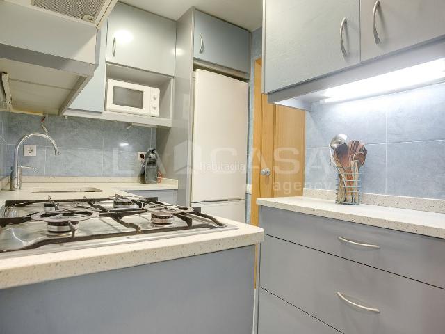 Piso en venta en Hospitalet de Llobregat L´, Pubilla Cases. TRES HABITACIONES DOS BALCONES. Pisos Hospitalet de Llobregat.