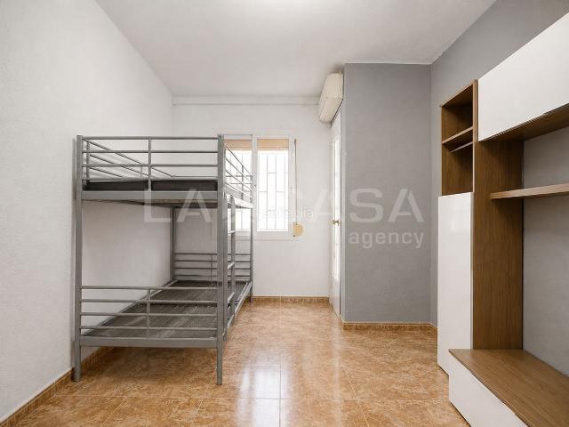 Piso en venta en Hospitalet de Llobregat L´, Pubilla Cases. INCREIBLE OPORTUNIDAD. Pisos Hospitalet de Llobregat.