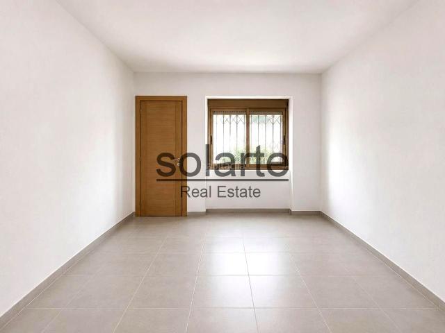 Piso en venta en Hospitalet de Llobregat L´, Pubilla Cases. Luminoso y Acogedor Piso de 2 Habitaciones en Zona Tranquila. Pisos Hospitalet de Llobregat.