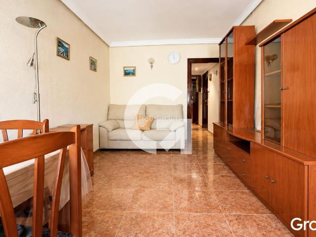 Piso en venta en Hospitalet de Llobregat L´, Pubilla Cases. LUMINOSO CON ASCENSOR. Pisos Hospitalet de Llobregat.