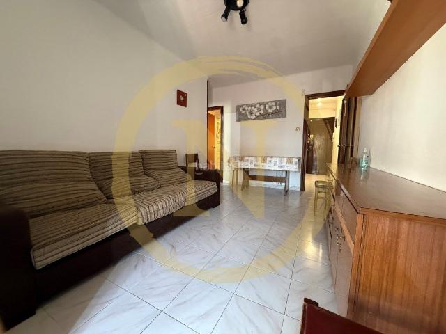 Piso en venta en Hospitalet de Llobregat L´, Pubilla Cases. Luminoso piso de 3 habitaciones con dos balcones en Pubilla Cases. Pisos Hospitalet de Llobregat.