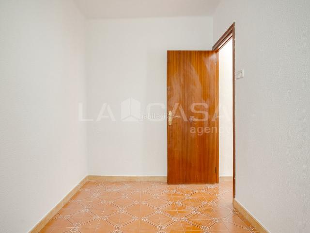 Piso en venta en Hospitalet de Llobregat L´, Pubilla Cases. Piso de 3 habitaciones listo para entrar a vivir en Avenida Severo Ochoa. Pisos Hospitalet de Llobregat.