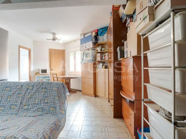 Piso en venta en Hospitalet de Llobregat L´, Pubilla Cases. PISO EXTERIOR DE 3 HABITACIONES CON ASCENSOR EN ZONA CONSOLIDADA. Pisos Hospitalet de Llobregat.