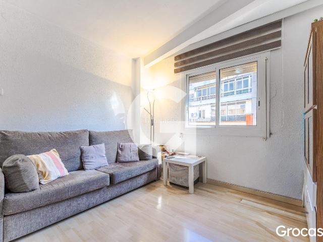 Piso en venta en Hospitalet de Llobregat L´, Pubilla Cases. PISO EXTERIOR, SOLEADO Y CON ASCENSOR EN CARRETERA DE COLLBLANC. Pisos Hospitalet de Llobregat.