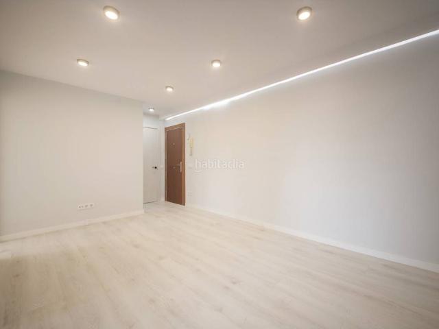 Piso en venta en Hospitalet de Llobregat L´, Pubilla Cases. Piso en venta TOTALMENTE REFORMADO A ESTRENAR. Pisos Hospitalet de Llobregat.