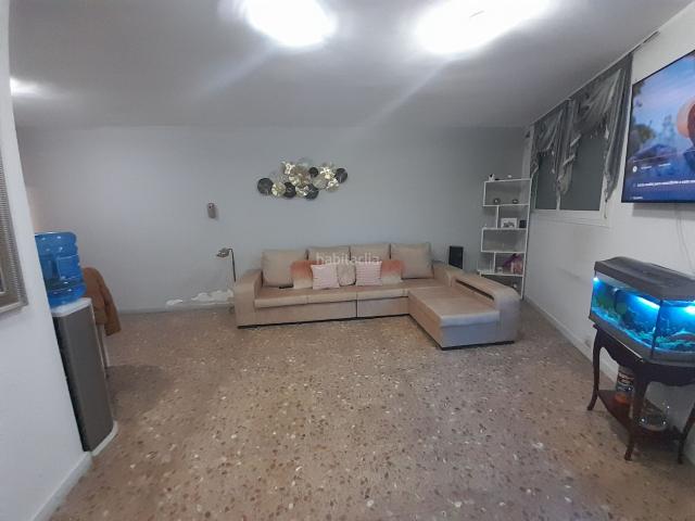 Piso en venta en Hospitalet de Llobregat L´, Pubilla Cases. Planta baja en Pubilla Cases con inquilino inversión con rentabilidad garantizada. Pisos Hospitalet de Llobregat.