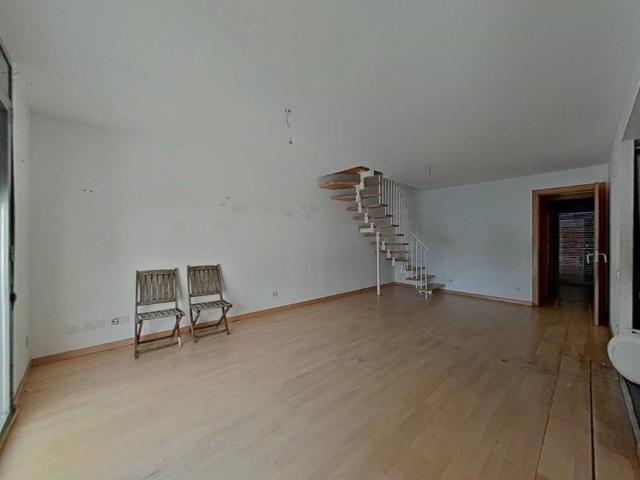Piso en Venta en Hostal