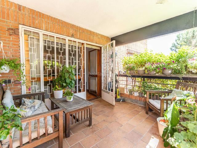 Piso en venta en Hoyo de Manzanares. CAPITAL HOME TORRELODONES VENDE EN EXCLUSIVA VIVIENDA EN PLANTA BAJA CON EXTENSO JARDÍN DE 350M2 PRIVADO EN LA BERZOSA, HOYO DE MA. Pisos Hoyo de.