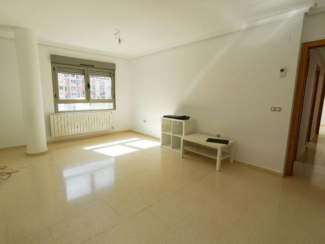 Piso en venta en Ibi. Piso lleno de luz, con dos balcones y perfecto para amueblar a tu gusto. Pisos.