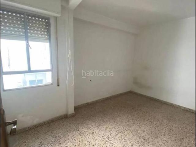 Piso en venta en Ibi. GRAN PISO SOLEADO CON BALCON A 30 MINUTOS DE ALICANTE. Pisos.