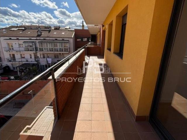 Piso en venta en Igualada, Llevant. Igualada Oportunidad ! Edificio recuperado de ocupantes con Viviendas Reformadas con Terraza, Trastero, Parking. Pisos.
