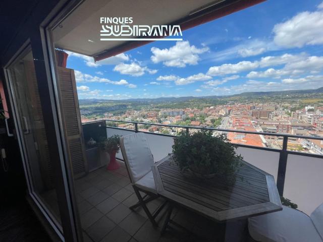 Piso en venta en Igualada, Poble Sec. EN VENTA FANTÁSTICO ÁTICO CON VISTAS PANORÁMICAS A IGUALADA. Pisos.