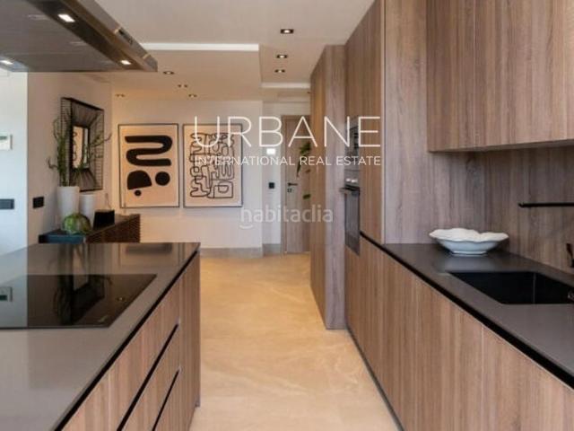 Piso en venta en Istán. Apartamento moderno de tres habitaciones con terraza en entorno natural. Pisos.