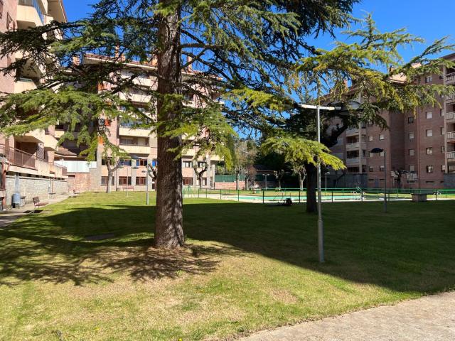 Piso en venta en Jaca, Palacio de Hielo. Venta de Piso en Calle Artaso Jaca. Pisos.
