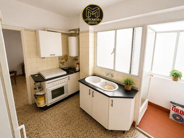 Piso en venta en Jaén, Avda de Madrid Pº de la Estación. Piso en venta en Avda. Andalucía, 6 dormitorios. Pisos.