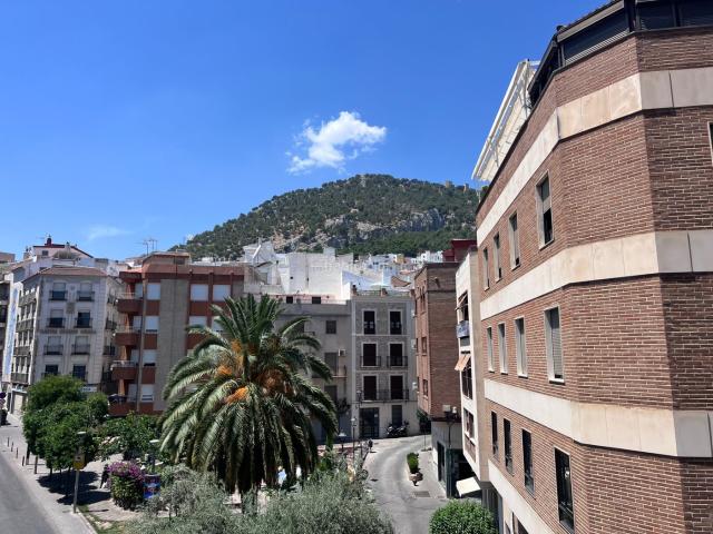 Piso en venta en Jaén, San Bartolomé Millán de Priego. OPORTUNIDAD! Piso 4 dormitorios plaza Jardinillos ! Enclave y vistas inmejorables!. Pisos.
