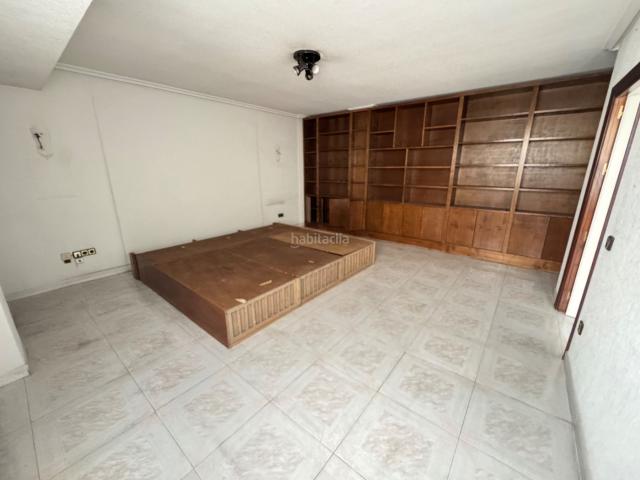 Piso en venta en Jaén, San Bartolomé Millán de Priego. Gran vivienda para reformar con muchas posibilidades en Madre Soledad Torres Acosta. Pisos.